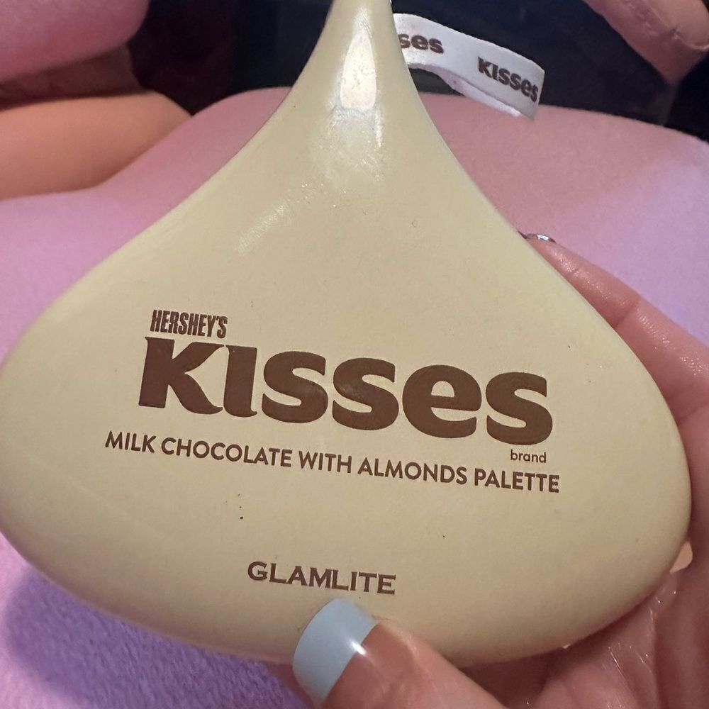 Glamlite Almond Kiss Pallete